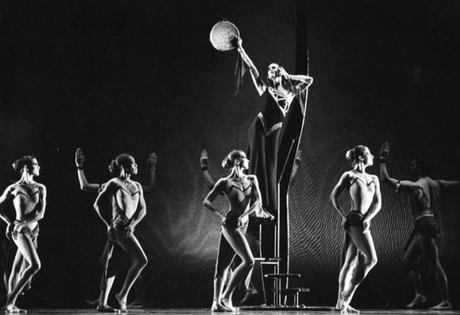 Halston, diseñando para la danza Halston, diseñando para la danza