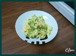 Ensalada de escarola con vinagreta de ajos