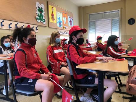 Los niños de San Ignacio participan en una charla con Ríos Reina organizada por La Liga 1