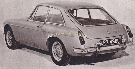 MG-B GT lanzado en el año 1965 en Gran Bretaña