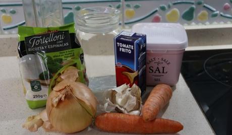Los ingredientes necesarios para hacer tortellinis con espinacas en Thermomix