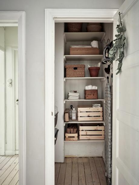 delikatissen white decor scandinavian decor plantas de interior nordic interiors minihuerto en casa interiors with flowers and plants flower decor estilo nórdico decorar con macetas decoración nórdica decoración en blanco decoracion con plantas decoración blanca cozy decor charming decor  