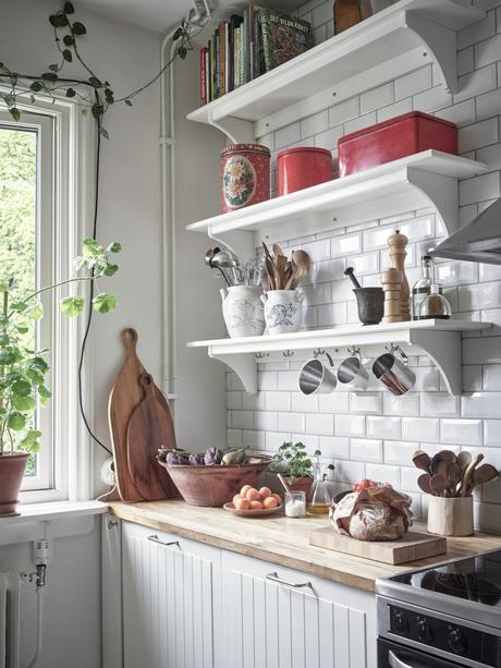 delikatissen white decor scandinavian decor plantas de interior nordic interiors minihuerto en casa interiors with flowers and plants flower decor estilo nórdico decorar con macetas decoración nórdica decoración en blanco decoracion con plantas decoración blanca cozy decor charming decor  