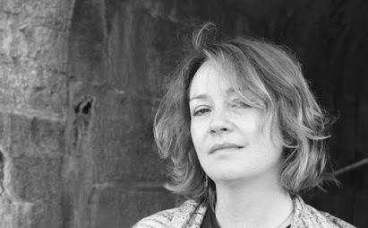 RESEÑA: Una chica es una cosa a medio hacer. RESEÑA: Una chica es una cosa a medio hacer.