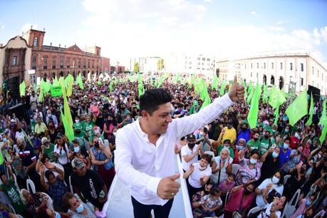 Gallardo celebra virtual victoria en la Plaza de los Fundadores