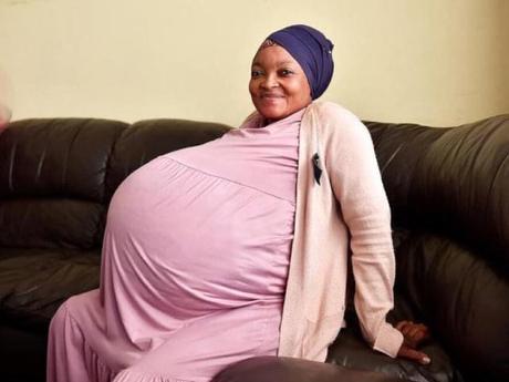 Una mujer en Sudáfrica dio a luz diez bebés por cesárea