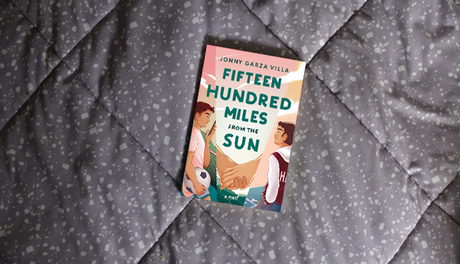 Fifteen Hundred Miles from the Sun: identidad LGBTQIA+ adolescente Fifteen Hundred Miles from the Sun: identidad LGBTQIA+ adolescente