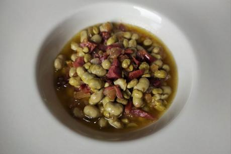 Habitas baby con jamón y su caldo concentrado