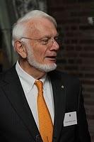 Los laboratorios farmacéuticos prefieren centrar el negocio en medicamentos que sea necesario tomar durante 