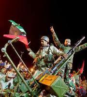 Los rebeldes toman Trípoli, Gadafi en paradero desconocido.