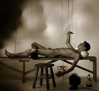 MARIONETAS DEL DESEO. Miriam Subirana. El país. 28/08/11