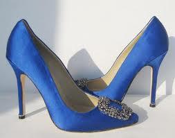 ...LLEGAN PISANDO FUERTE ... ZAPATOS DE PUNTA ...