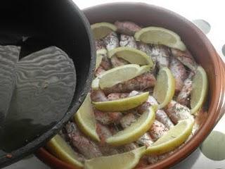Cazuelita de salmonetes con limón al romero