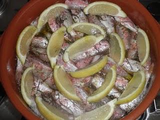 Cazuelita de salmonetes con limón al romero