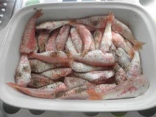 Cazuelita de salmonetes con limón al romero