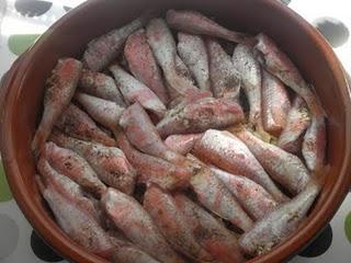 Cazuelita de salmonetes con limón al romero