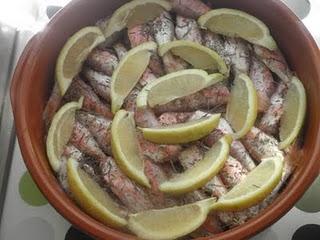 Cazuelita de salmonetes con limón al romero