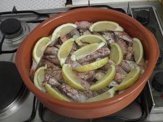 Cazuelita de salmonetes con limón al romero