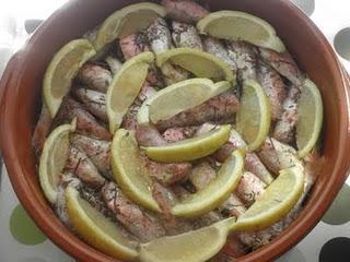 Cazuelita de salmonetes con limón al romero