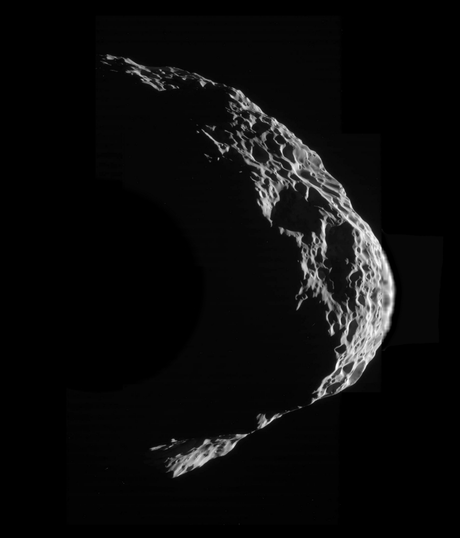 Imagen de Hiperión, luna de Saturno