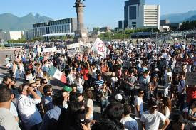 Solo 4.000 personas se manifestaron en Monterrey contra el atentado al casino.