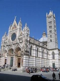 De Pisa a Siena a través de los paisajes y pueblos de la Toscana
