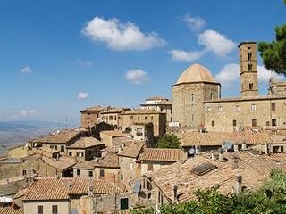 De Pisa a Siena a través de los paisajes y pueblos de la Toscana