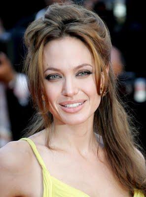 Jolie depiente planes de boda y de más niños