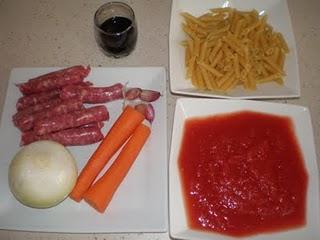 Macarrones con ragú de salchichas