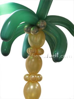 Una palmera con globos