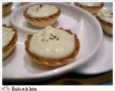 Tartaletilla de queso al pesto