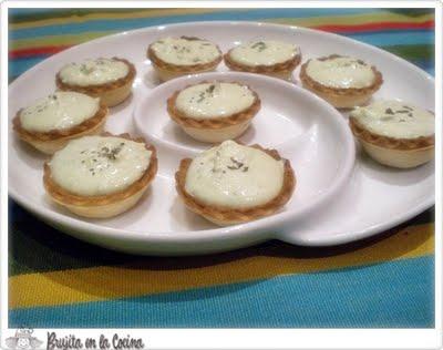 Tartaletilla de queso al pesto