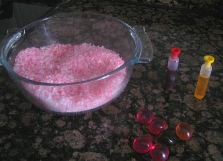 sales_de_baño_caseras_rosas_ingredientes Prepara sales de baño