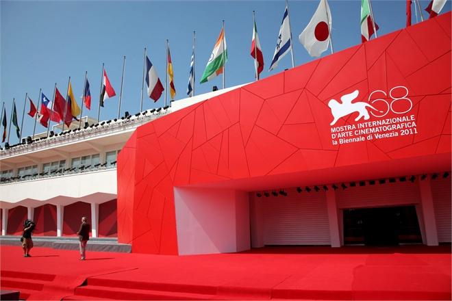 VUELVE EL GLAMOUR A LA ALFOMBRA ROJA: LA BIENNALE