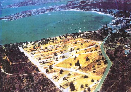 A-cero presenta los exteriores de una lujosa urbanización de Ibiza (bloque 2 plantas)