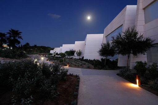 A-cero presenta los exteriores de una lujosa urbanización de Ibiza (bloque 2 plantas)