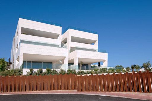 A-cero presenta los exteriores de una lujosa urbanización de Ibiza (bloque 3 plantas)