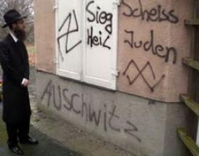 Destruyen un monumento de recuerdo a los judíos en Polonia