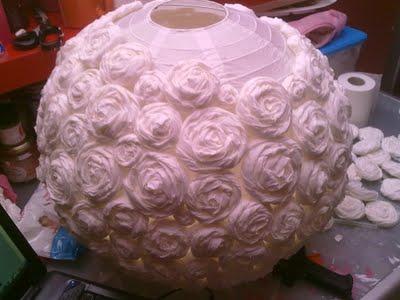 Soraya nos enseña sus DIY: Cuadros, lámpara de papel y mesita