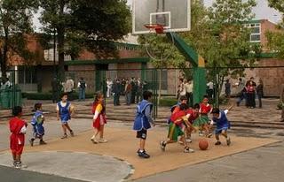 Jugar al aire libre, entretenimiento sano que disminuye el sedentarismo en niños