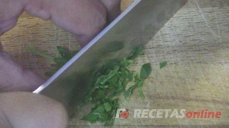 cómo-picar-perejil-fresco---Recetas-de-cocina-RECETASonline cómo-picar-perejil-fresco---Recetas-de-cocina-RECETASonline