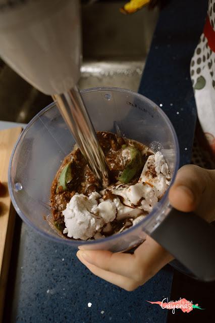 Mousse de chocolate y aguacate