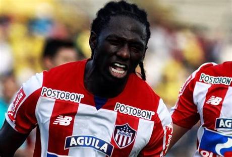 Age:30 years (2 april 1991). Yimmi Chará se quitó sus emblemáticas trenzas. Así quedó: