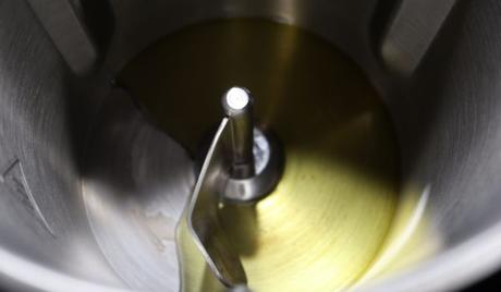 Echamos el aceite para calentarlo