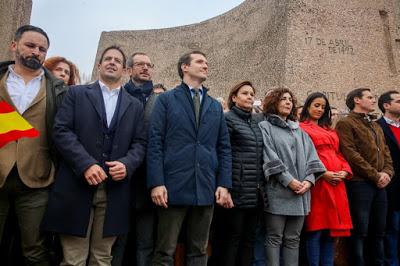 28 meses después, Vox, el PP y Cs vuelven a manifestarse en Colón, pero sin foto… ¿Es un éxito o un bluf? 28 meses después, Vox, el PP y Cs vuelven a manifestarse en Colón, pero sin foto… ¿Es un éxito o un bluf?