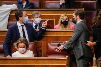 28 meses después, Vox, el PP y Cs vuelven a manifestarse en Colón, pero sin foto… ¿Es un éxito o un bluf? 28 meses después, Vox, el PP y Cs vuelven a manifestarse en Colón, pero sin foto… ¿Es un éxito o un bluf?