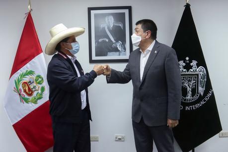 Pedro Castillo se reúne con alcaldes de distritos de Lima