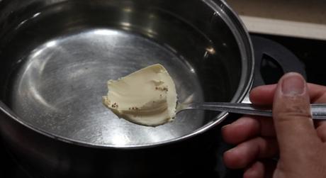 Echamos en una cazuela con agua y mantequilla