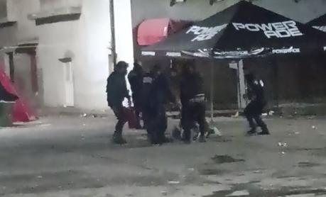 (Video) Policías de Zaragoza golpean y dejan mal herido a ciudadano