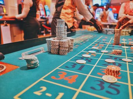 El glamoroso juego del blackjack: como el buen vino, mejora con los años juego del blackjack